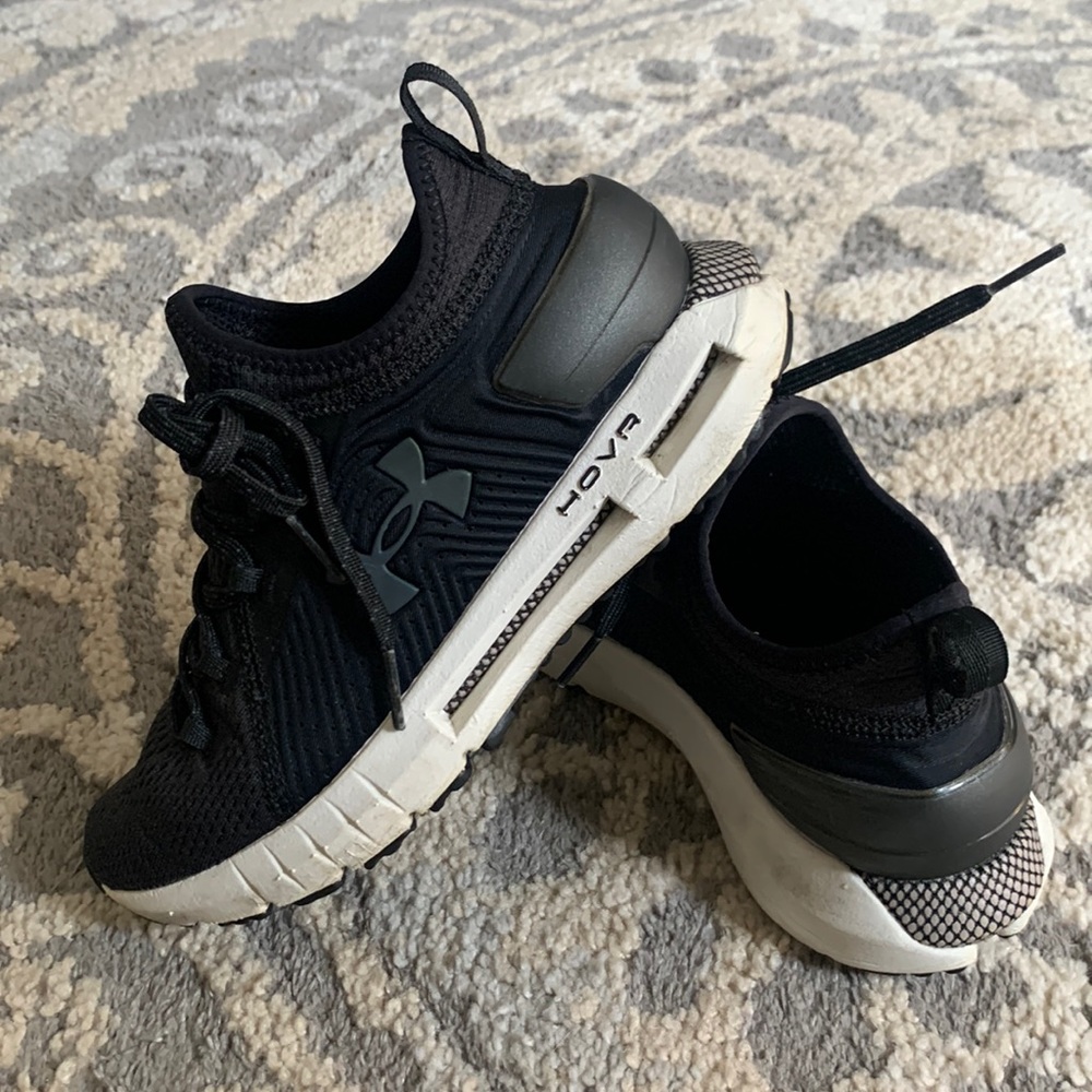 Under armour HOVR black women sport shoes
